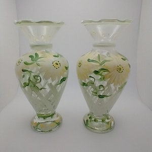 Vintage Art Glass bud vases Hand painted daisies/lattice by Tracy Porter Art Glass