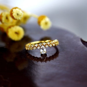 ティアドロップ型ホワイトトパーズリング、ホワイトトパーズ結婚指輪、個性的なブライダルリング、ペアシェイプ型ダイヤモンドエンゲージリング、ホワイトトパーズ結婚指輪