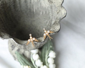 Vintage Bird Earrings, Flying Swallow Bird Stud Earrings, Gold Swallow Earring Studs, Pearl Earrings, Bridesmaid Jewelry Set, Gifts for Her