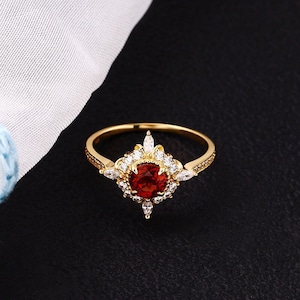 Äkta naturlig granatring, vintage granatförlovningsring, granatlöftering i guld, granatdiamantring, röd födelsestensring