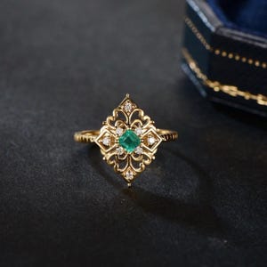 Anello di fidanzamento vintage con smeraldo, delicato anello di promessa con smeraldo, anello con filigrana di smeraldo, anello con spinello verde naturale, regali di fidanzamento per lei