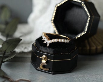 Anillo de bodas con diamantes a juego, alianza curva de diamantes, anillo apilable en forma de V, anillo de diamantes de talla marquesa, anillo de bodas vintage apilable