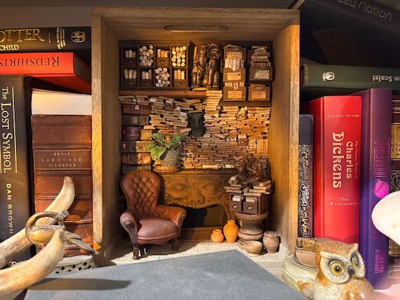 Lost Miniatures - Book Nook #10 - The Den - 1/12 Scale - Library, Fireplace - Bookshelf Display - Dollhouse / Diorama!