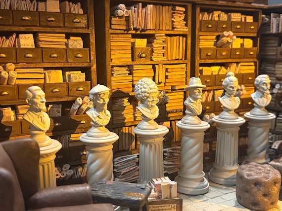 Lost Miniatures - The Library Bust Series 1 - Dollhouse / Diorama / Mini Set!