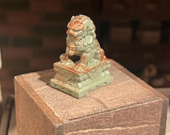 Lost Miniatures - Chinese Guardian Lion Statue - 1/12 Scale - Aged Copper finish -  Mini Statue - Diorama, dollhouse - stone!