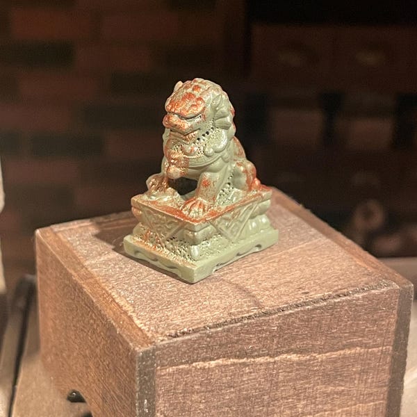 Lost Miniatures - Chinese Guardian Lion Statue - 1/12 Scale - Aged Copper finish -  Mini Statue - Diorama, dollhouse - stone!