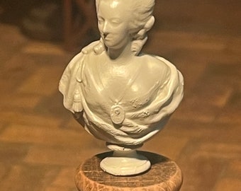 Lost Miniatures - Marie Antoinette - Bust - 1/12 Scale - Dollhouse/Diorama/ Mini set!