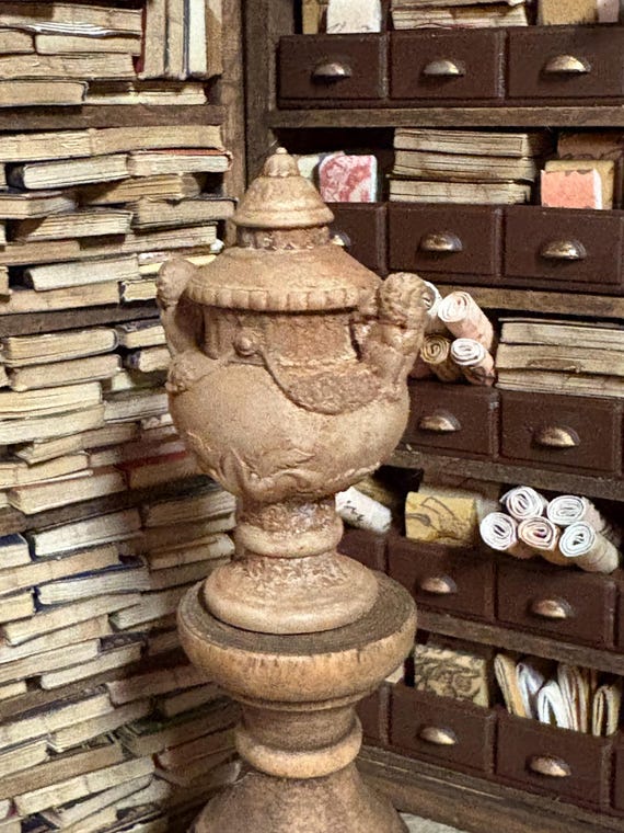 Lost Miniatures - French Decorative Urn - 1/12 Scale - Dollhouse Decor - Mini / Diorama