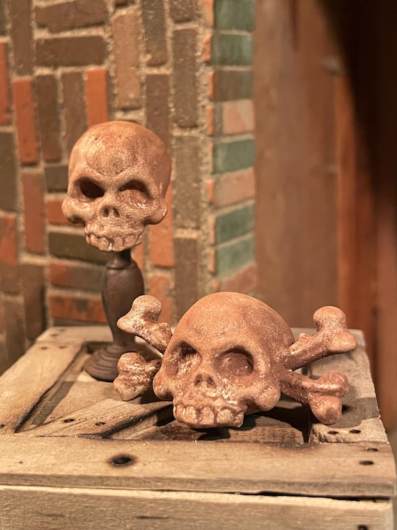 Lost Miniatures - Ancient Skull Set - 1/12 Scale - mini, dollhouse, diorama!