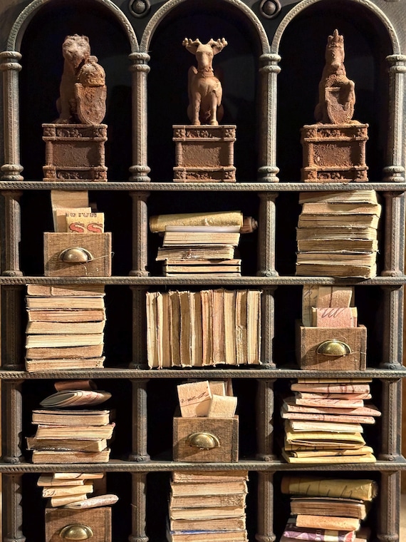 Lost Miniatures - Astoria Bookcase - 3 columns - 1/12 Scale - Dollhouse / Diorama