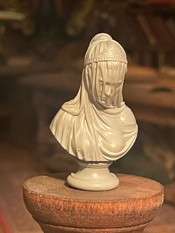 Lost Miniatures - Mysterious veiled lady statue - miniature bust - haunted mansion - 1/12 Scale