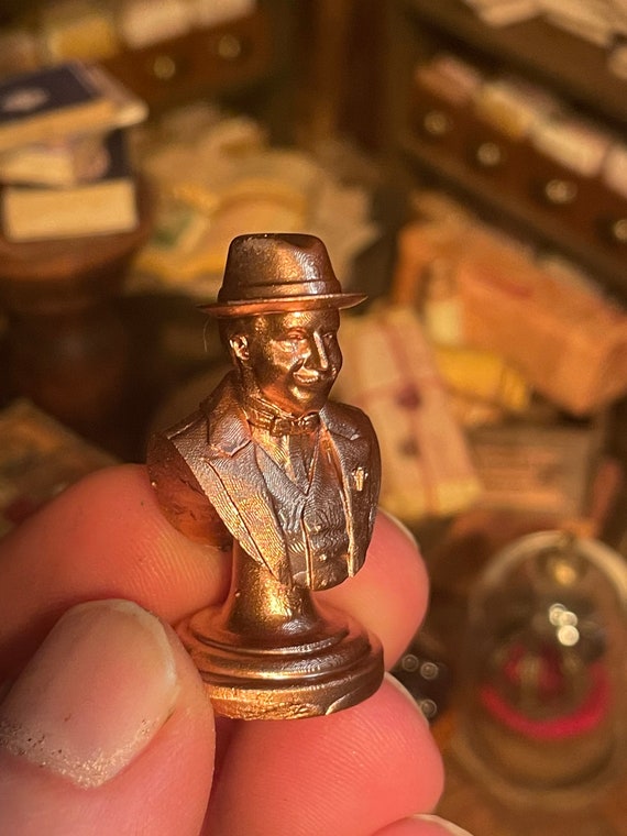 Lost Miniatures - Hercule Poirot Copper Bust Statue - 1/12 Scale - Detective, Inspector - Character - diorama, dollhouse or mini set!