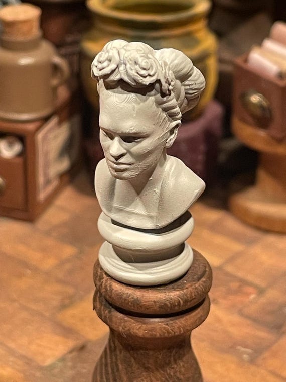 Lost Miniatures - Frida Kahlo Bust Statue - 1/12 Scale - Art, Mexico - Character - diorama, dollhouse or mini set!