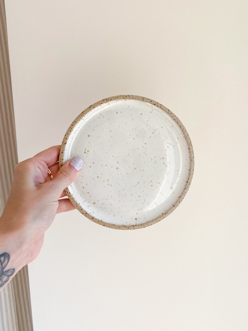 Mini piatto da dessert in ceramica bianca maculata immagine 2