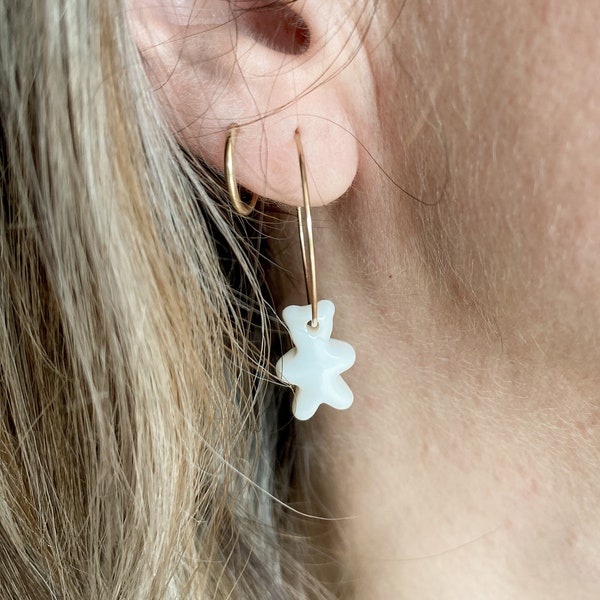 Boucles d'oreilles ourson ou éventail en porcelaine avec boucles et apprêts Gold Filled