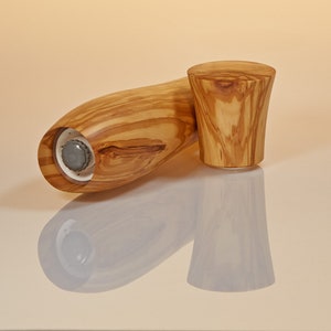 Pepper mill made of olive wood image 3