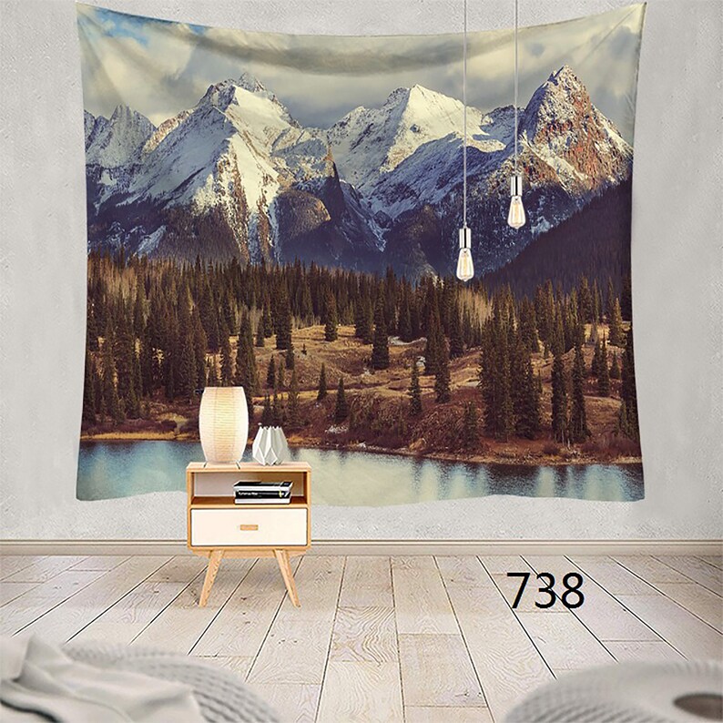 Wandteppich Tuschemalerei-Stil | Berg Pflaumenblüten Design 150x100cm | Wandbehang Für Wohnzimmer & Schlafzimmer