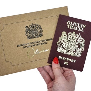 Carte-cadeau surprise de billet de voyage à gratter et à révéler en feuille d'or. Faire-part de vacances pour la Saint-Valentin, anniversaire, voyage d'anniversaire.