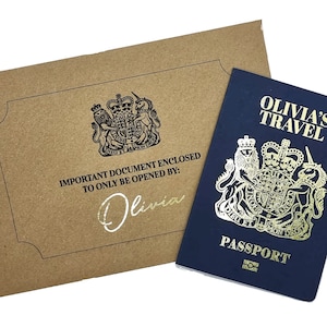 Gold Foil Passport Scratch & Reveal Travel Ticket Carta regalo a sorpresa. Annuncio di vacanza per San Valentino, anniversario, viaggio di compleanno