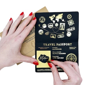 Passaporto in lamina d'oro Gratta e rivela Biglietto regalo di viaggio a sorpresa. Annuncio di vacanza per San Valentino, anniversario, viaggio di compleanno