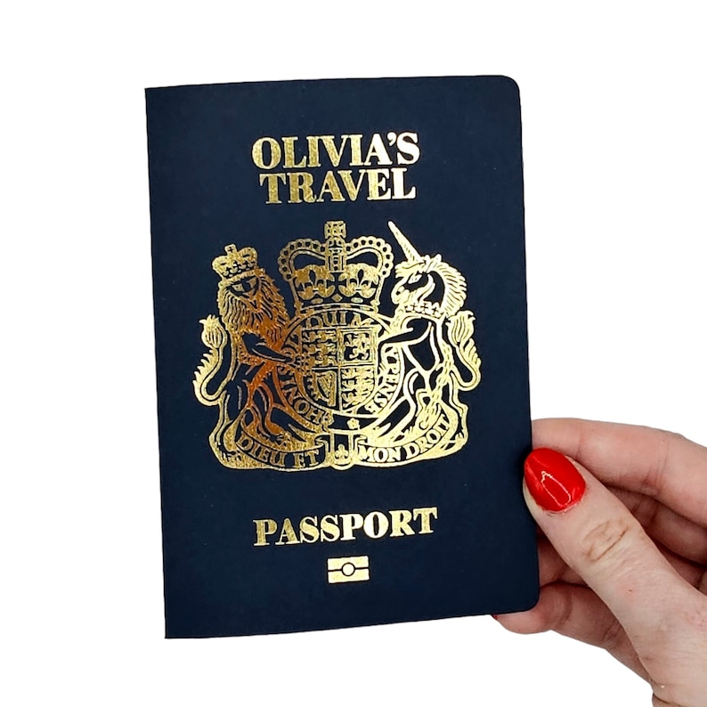 Cartão-presente surpresa para passaporte com raspadinha e revelação de bilhete de viagem em folha de ouro. Anúncio de feriado para namorados, aniversário, viagem de aniversário imagem 4