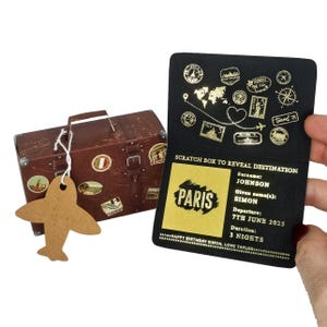 Mini passaporto personalizzato in lamina d'oro con valigia in confezione regalo, gratta e vinci a sorpresa per le vacanze, regalo di viaggio per il partner, annuncio di viaggio