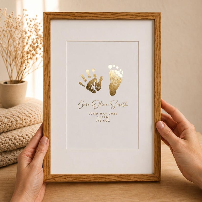 Personalisierter Baby Hand & Fußabdruck Foliendruck, neues Baby Andenken, Geburtsanzeige Druck, Kostenlose Tinte Kit, Kinderzimmer Wandkunst, Baby Fuß Bild 2