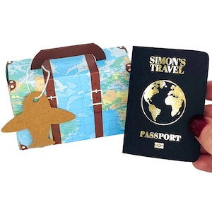 Mini passaporto personalizzato in lamina d'oro con valigia in confezione regalo, gratta e vinci a sorpresa per le vacanze, regalo di viaggio per il partner, annuncio di viaggio