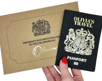 Cartão de presente surpresa para passaporte em folha de ouro e revelação de bilhete de viagem. Anúncio de feriado para dia dos namorados, aniversário, viagem de aniversário