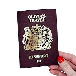 Goldfolie Passport Scratch & Reveal Travel Ticket Surprise Geschenkkarte. Feiertagsmitteilung für Valentinsgrüße, Jahrestag, Geburtstagsausflug weg