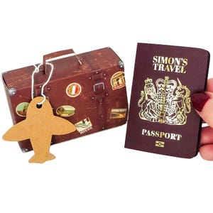 Mini passeport personnalisé en feuille d'or avec boîte-cadeau valise, carte à gratter surprise pour les fêtes de fin d'année, cadeau de voyage pour partenaire, faire-part de voyage
