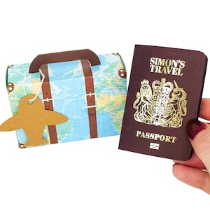 Mini passaporto personalizzato in lamina d'oro con valigia in confezione regalo, gratta e vinci a sorpresa per le vacanze, regalo di viaggio per il partner, annuncio di viaggio
