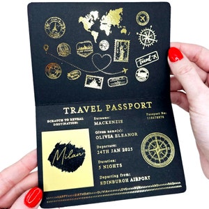 Goldfolie Passport Scratch & Reveal Travel Ticket Surprise Geschenkkarte. Feiertagsmitteilung für Valentinsgrüße, Jahrestag, Geburtstagsausflug weg