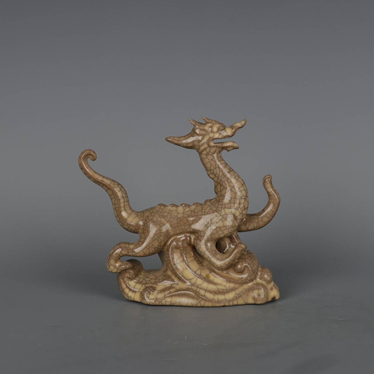 とし　中国陶磁器　青色のドラゴン陶器像 A rare and large blue and white 'dragon' bowl, Phags-pa mark