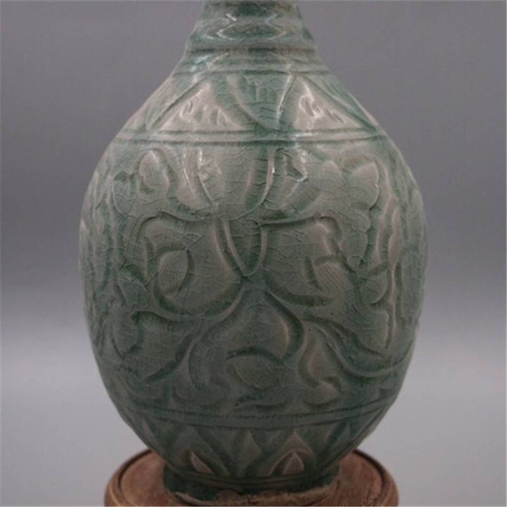 中国アンティーク磁器花瓶 宋代耀州焼青磁ニンニク頭花瓶。中国