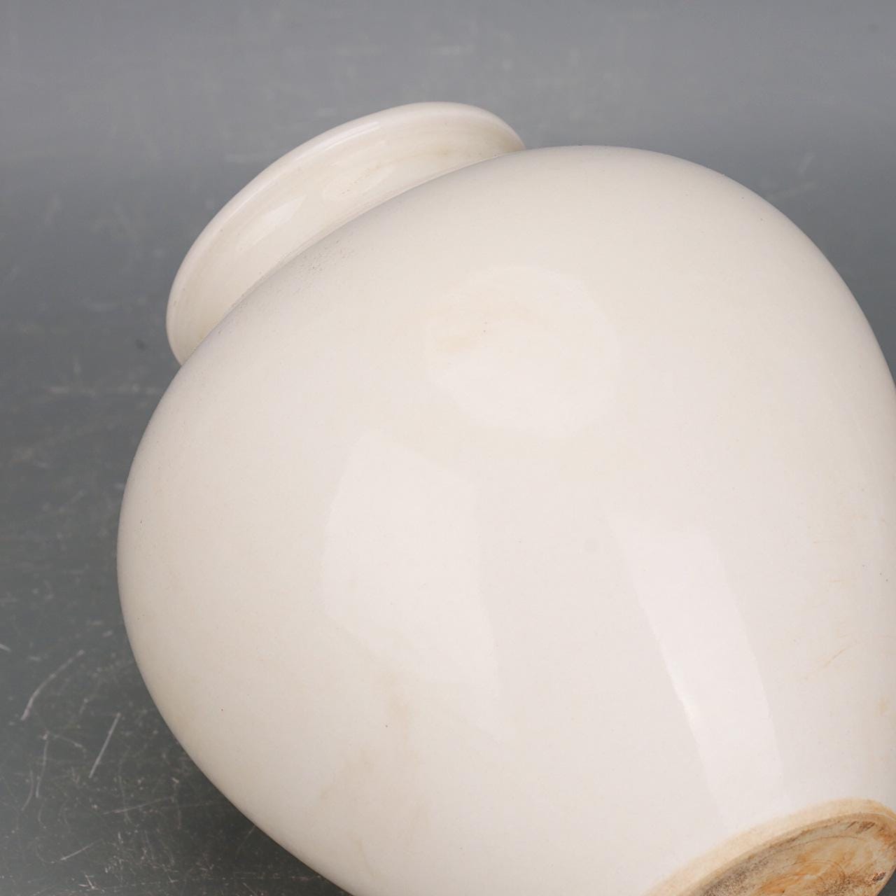 白磁瓶子 ヴィンテージのXing Ware磁器瓶：白釉陶器の水差し - Etsy 日本