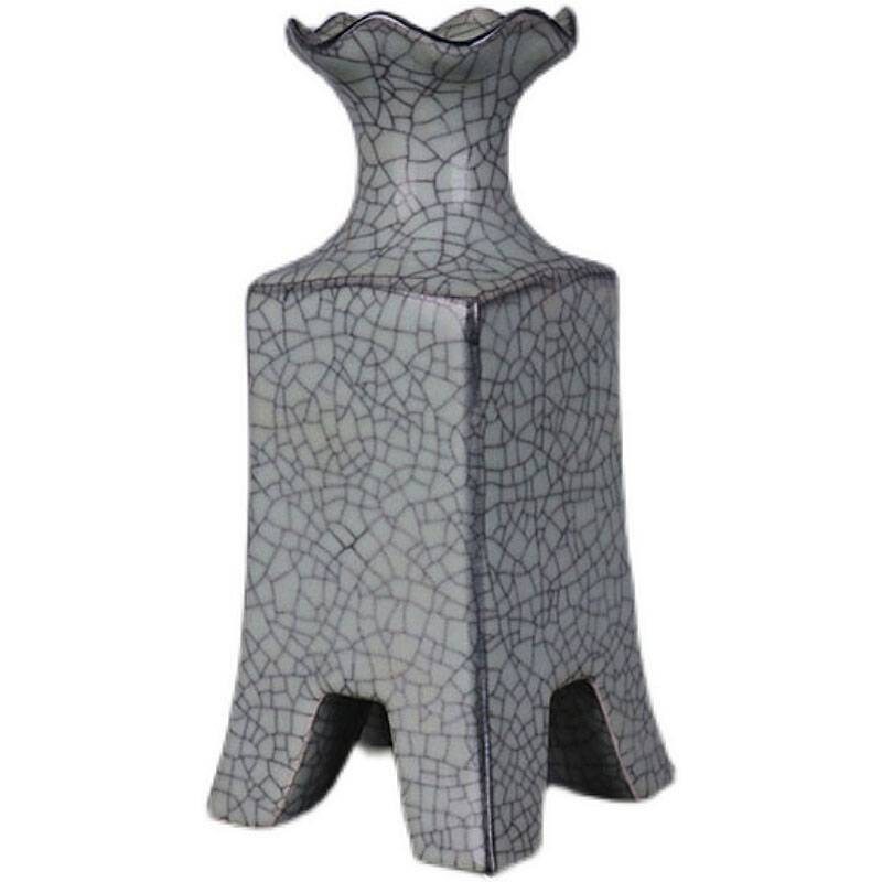 青磁花瓶　骨董品　アンティーク　中国　古美術 中国のアンティーク磁器の花瓶 宋代関窯青磁四角い花瓶。中国の