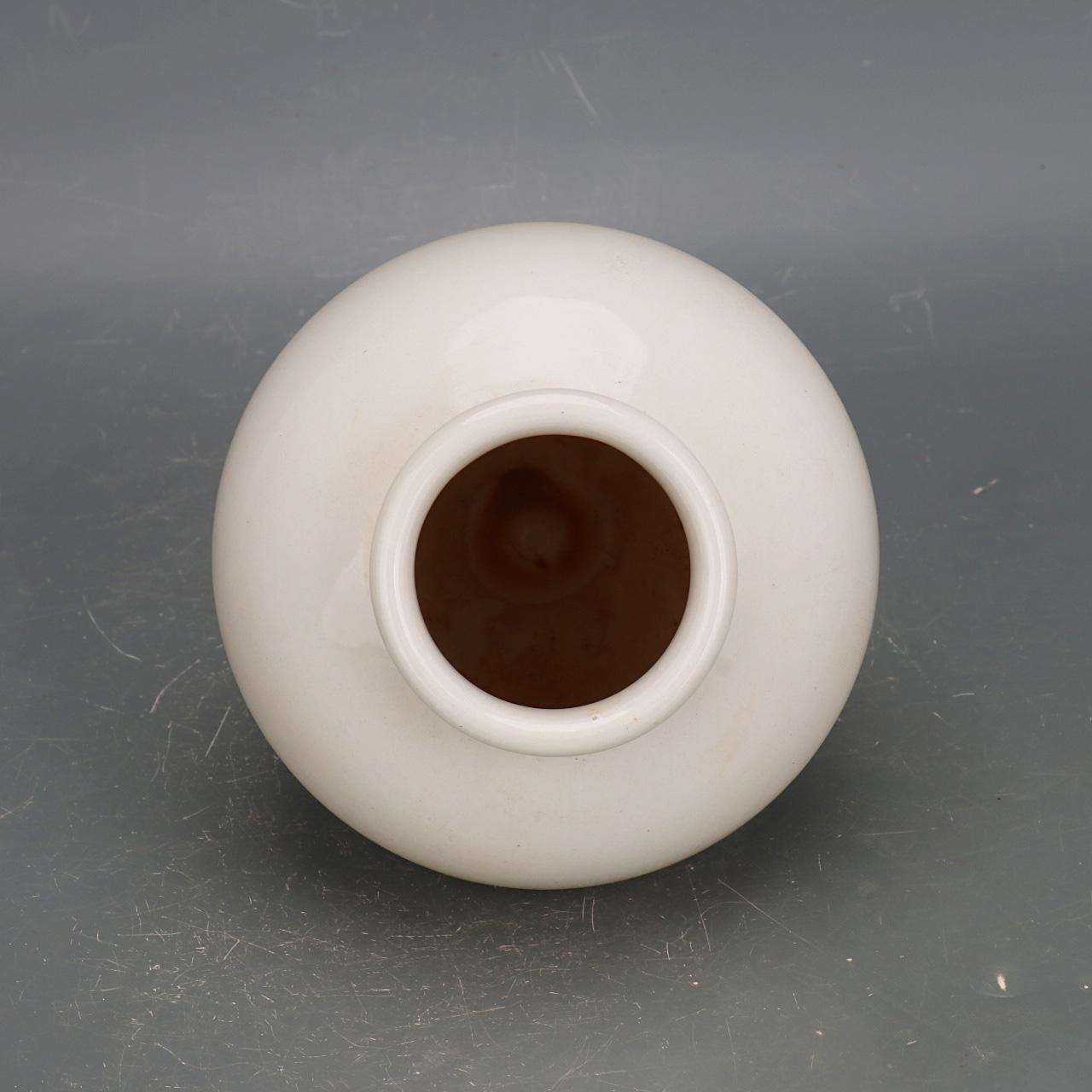 白磁瓶子 ヴィンテージのXing Ware磁器瓶：白釉陶器の水差し - Etsy 日本