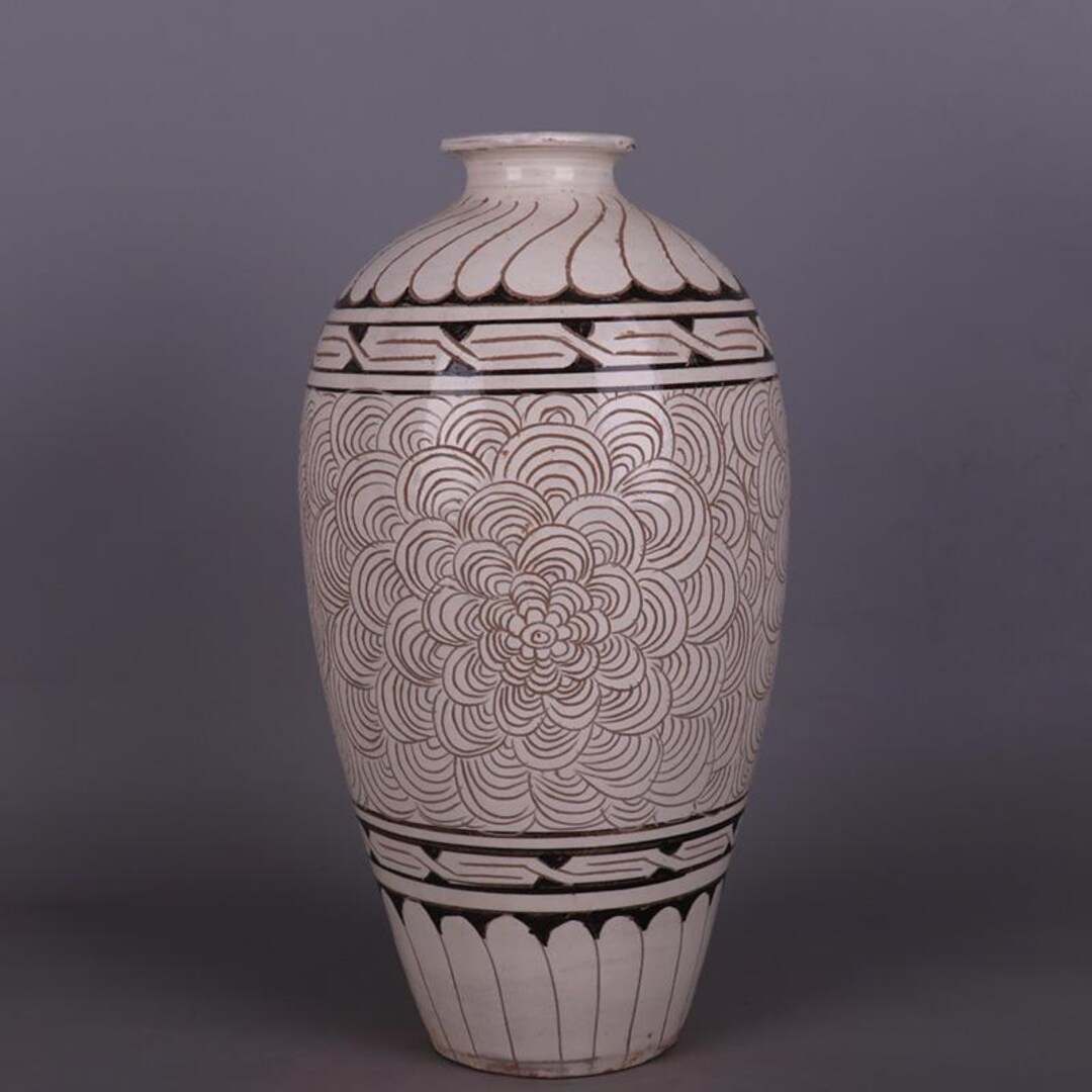 中国ヴィンテージ磁器花瓶、磁州焼白釉磁器梅花瓶、磁州窯手彫り花模様
