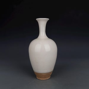Vintage Chinese Xing Ware Porcelain Vase: Handmade Ceramic Bottle