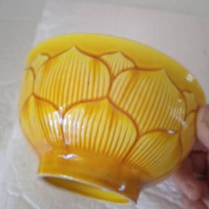 Antigüedades chinas bol de porcelana Ming dinastía Hongzhi marcado amarillo glaseado porcelana padrazo grúa patrón tallado a mano vintage cuenco de cerámica vintage