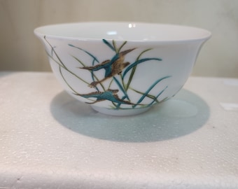 Cuenco de porcelana china, cuenco de porcelana Qianlong de la dinastía Qing de China, cuenco de cerámica con estampado de pájaros pintado a mano.