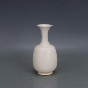 Vintage Chinese Xing Ware Vase: White Glaze Ceramic Bottle