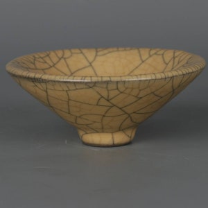 Chinese antiques porcelain bowl Song dynasty Ge ware celadon douli bowl.Chinese vintage porcelain guan ware celadon bowl ceremic vintage