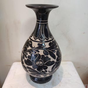 Kinesisk vintage porslinsvas Cizhou ware porslin Yuhuchun vas. Handmålad blommönster Cizhou ugn keramik Yuhuchunping flaska