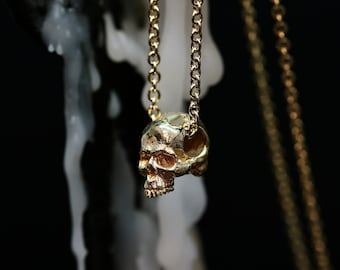 Gold skull necklace in 18 KT gold