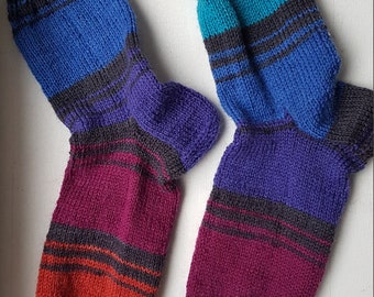 selbstgestrickte Socken Größe 32-34