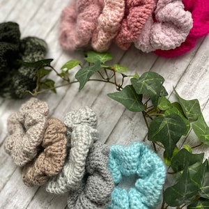 CROCHET HAIR RUBBER // HAIR JEWELRY // Crochet Scrunchie // Cable elastic