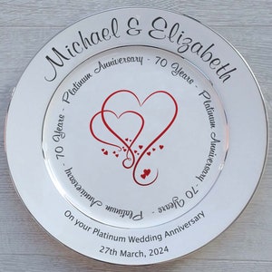 Cadeau personnalisé de mariage en platine (70e anniversaire) - Porcelaine fine - 2 tailles - 4 modèles - Boîte cadeau, support pour assiette ou suspension en option