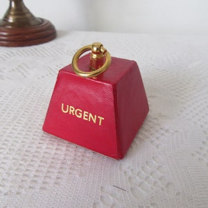 Pisapapeles vintage con forma de anillo y peso superior relleno de arena de piel sintética roja - Urgente - Correo/carta - Fabricado en Inglaterra